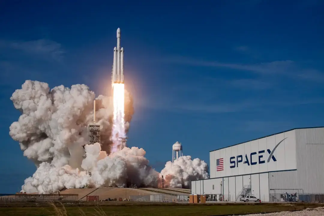 Acțiunile SpaceX scad sub prețul IPO în contextul volatilității pieței