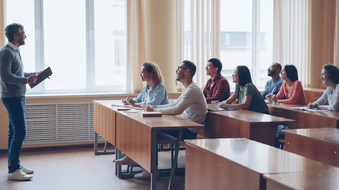 Doi studenți români inventează sistem de detectare a dronelor cu smartphone
