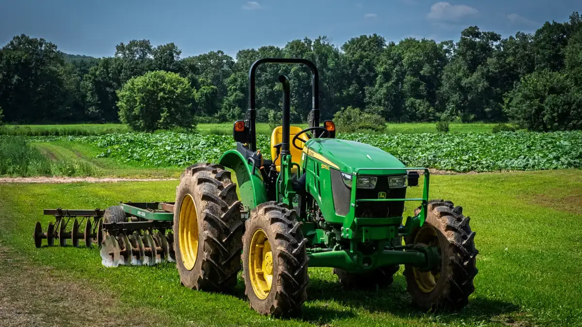 Fermierii își pot repara singuri tractoarele John Deere: Un acord istoric