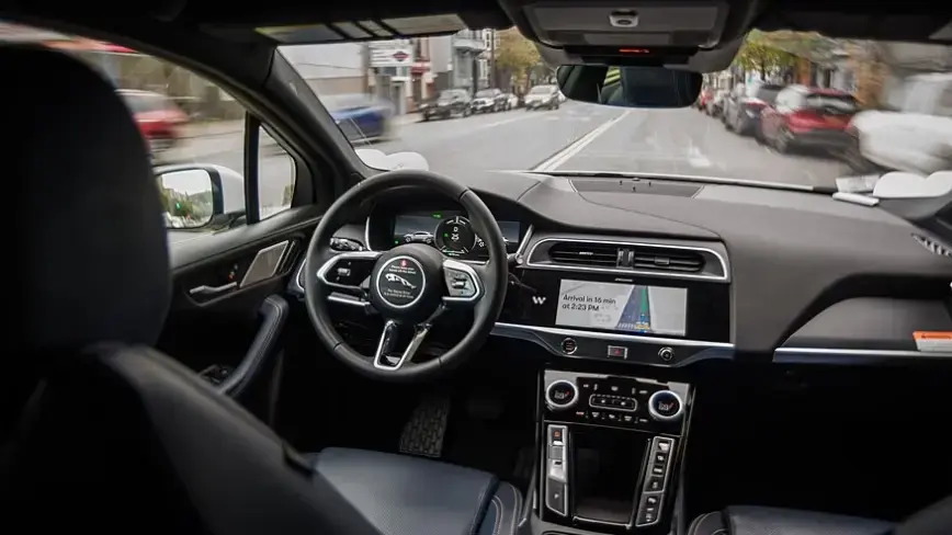 NHTSA cere firmelor de vehicule autonome să nu mai blocheze intervențiile de urgență