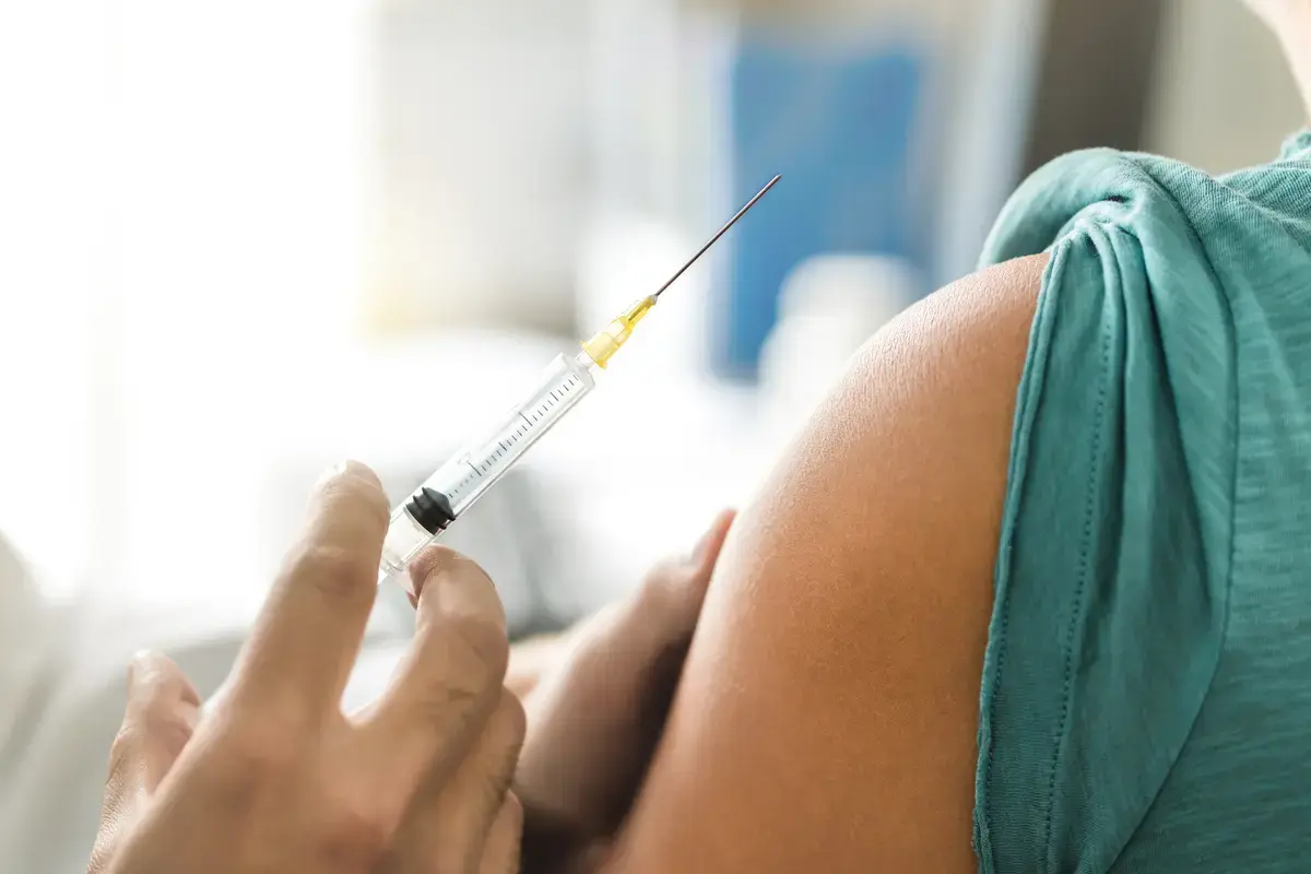 „Primul vaccin din lume” conceput cu ajutorul AI. Anunțul făcut de o echipă de cercetători