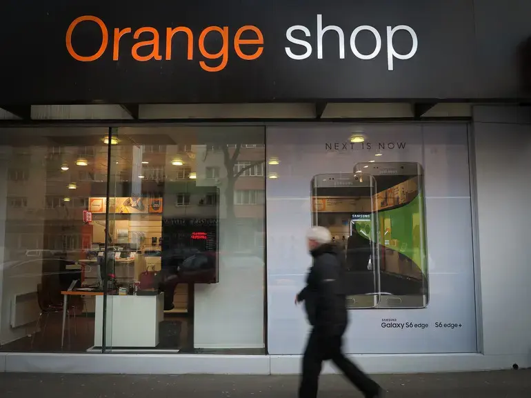 Orange lansează în România SaferPhone pentru copii